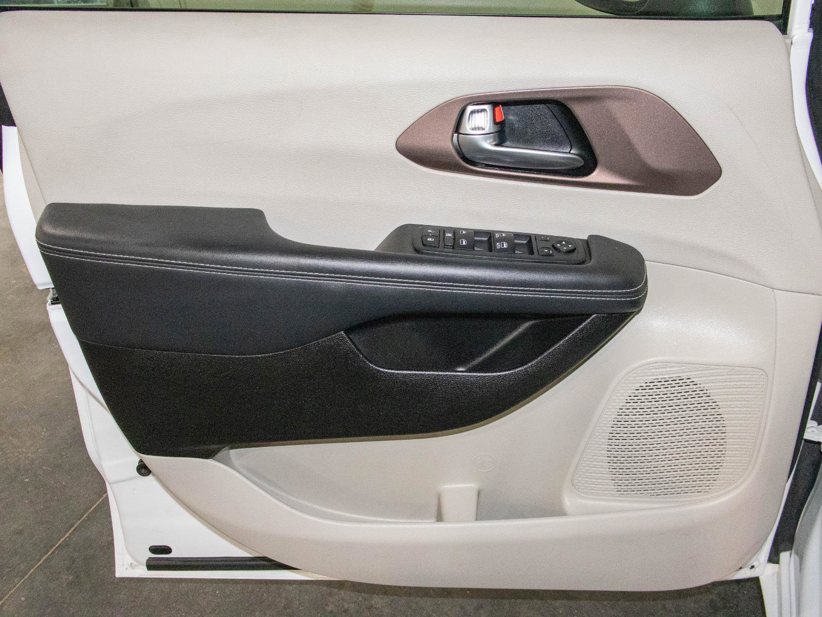 Used 2024 Chrysler Voyager LX FWD image 10