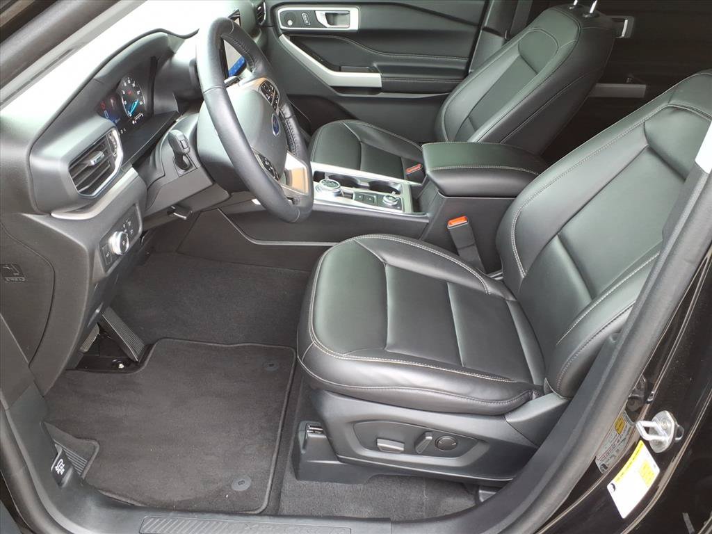 Used 2022 Ford Explorer XLT w/ Equipment Group 202A AWD/4WD image 12