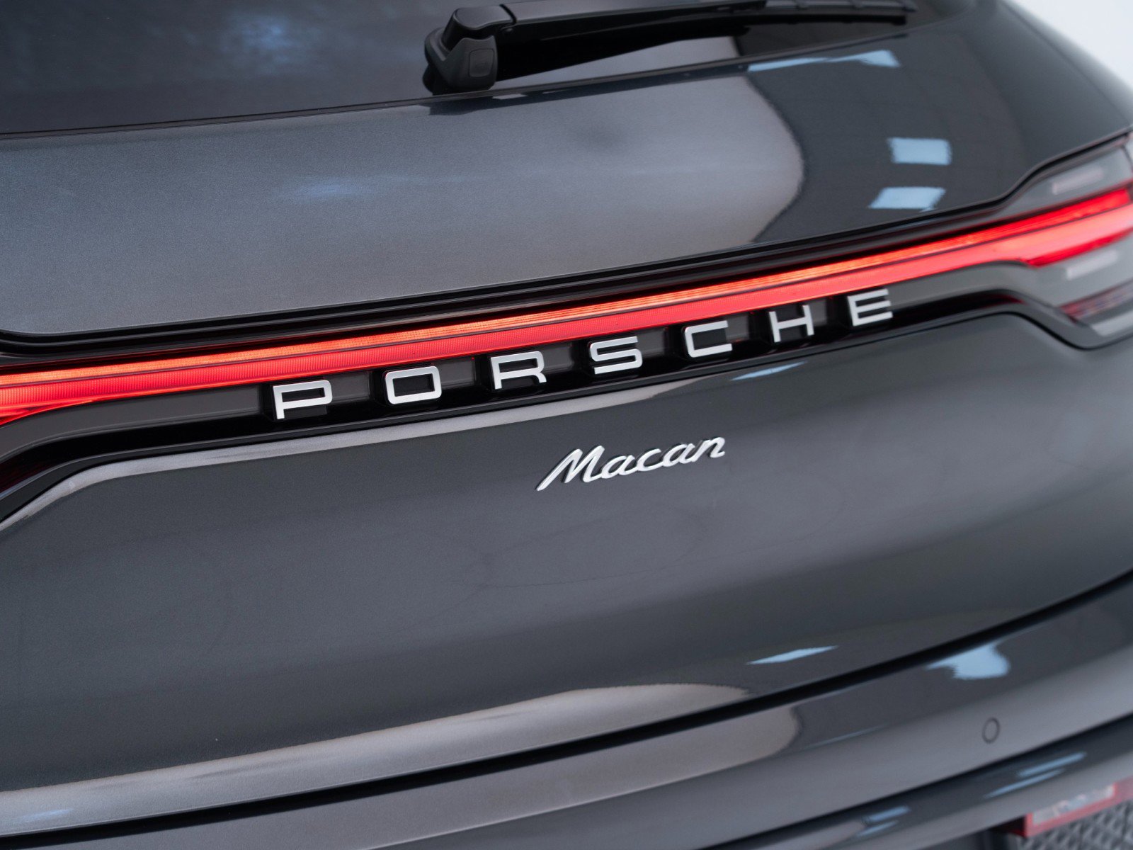 Certified 2023 Porsche Macan image 13
