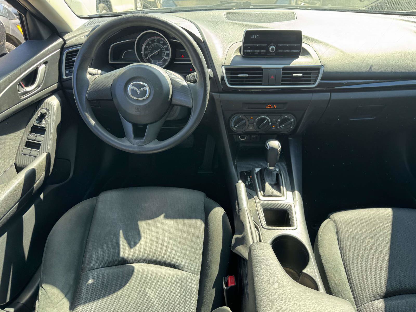 Used 2015 MAZDA MAZDA3 i SV FWD image 9