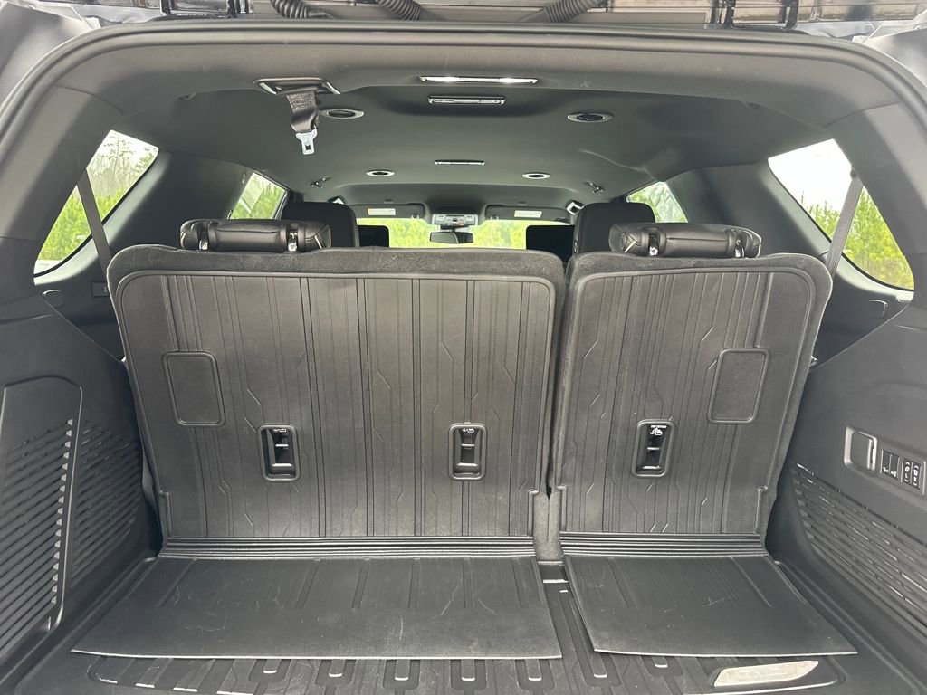 Used 2023 GMC Yukon SLT w/ SLT Luxury Package image 32