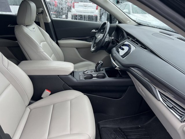 Used 2019 Cadillac XT4 Luxury w/ Cold Weather Package image 12
