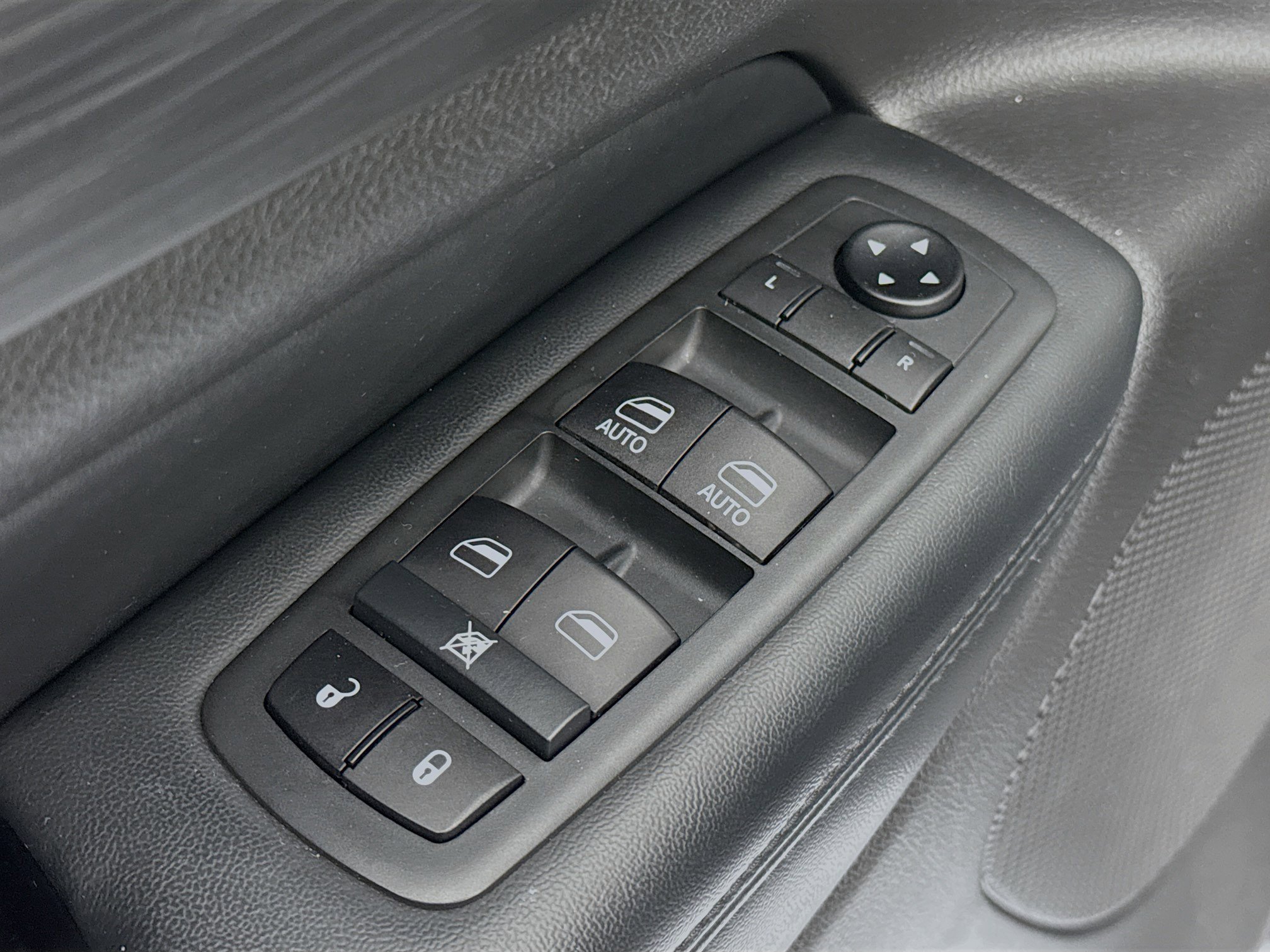 Used 2021 Jeep Grand Cherokee Laredo X image 18