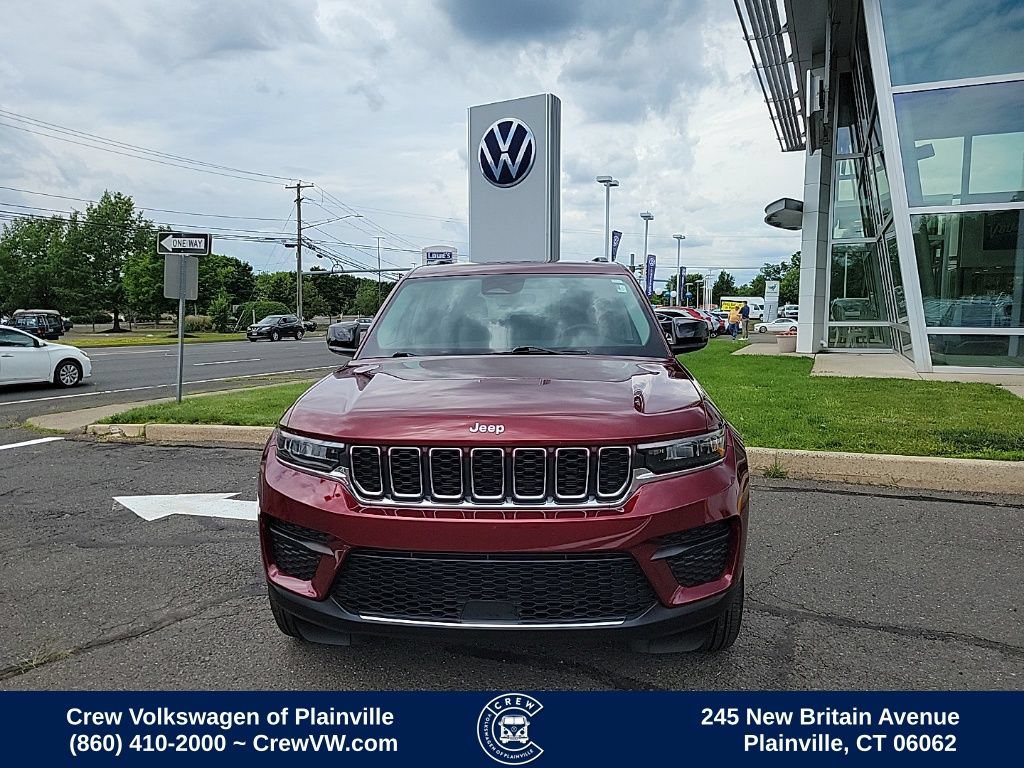 Used 2024 Jeep Grand Cherokee Laredo X AWD/4WD image 2