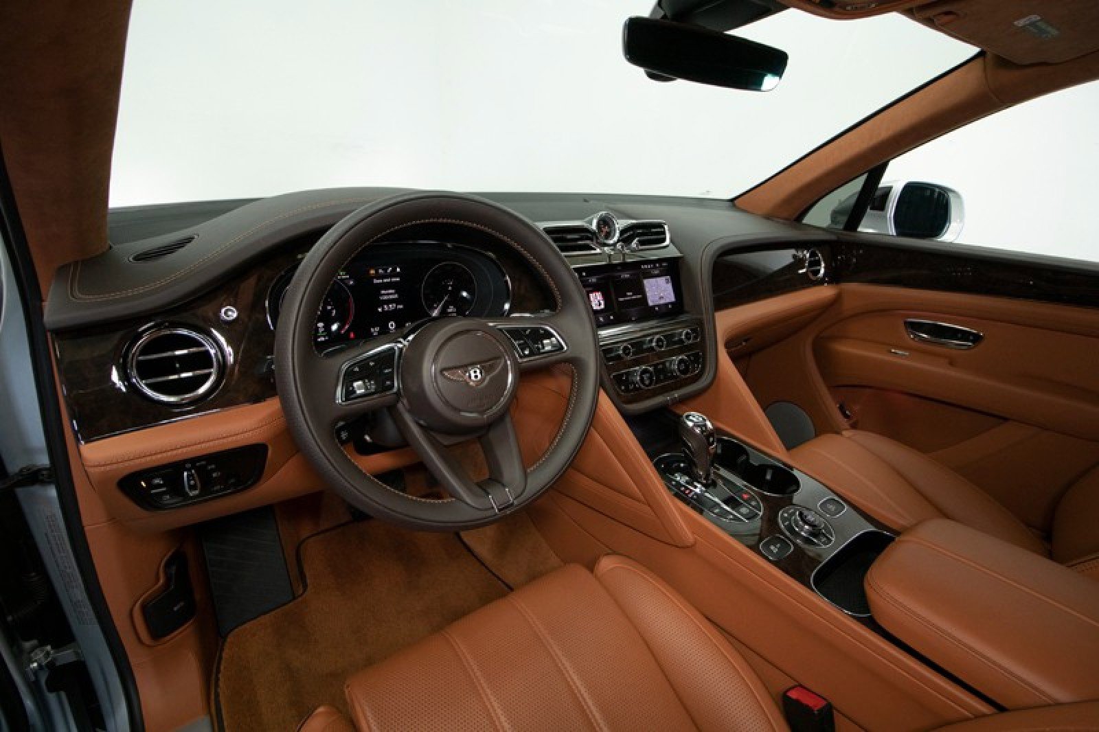 Used 2023 Bentley Bentayga Plug-In Hybrid image 7