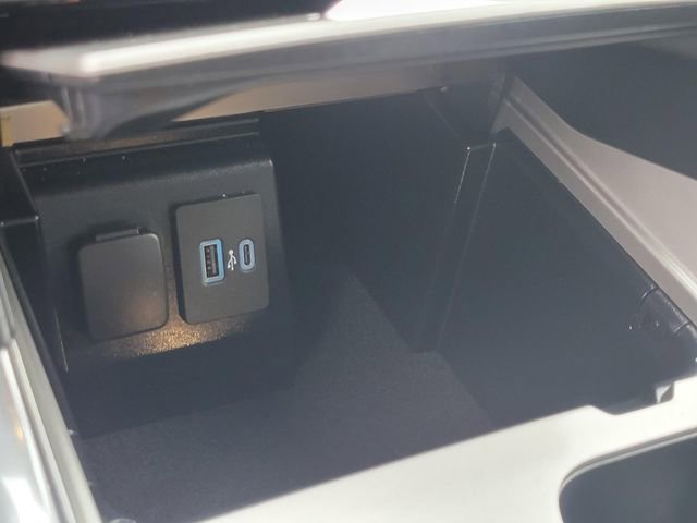 Used 2022 Ford Explorer XLT w/ Equipment Group 202A image 33