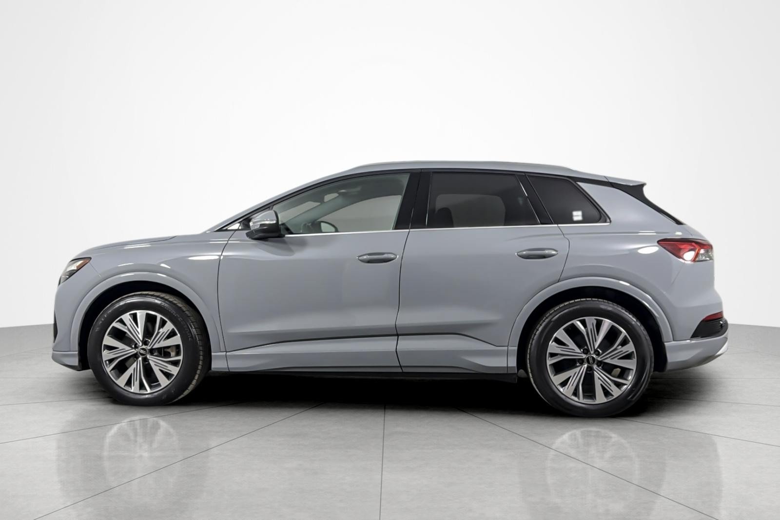 Used 2025 Audi Q4 e-tron Premium RWD video 2