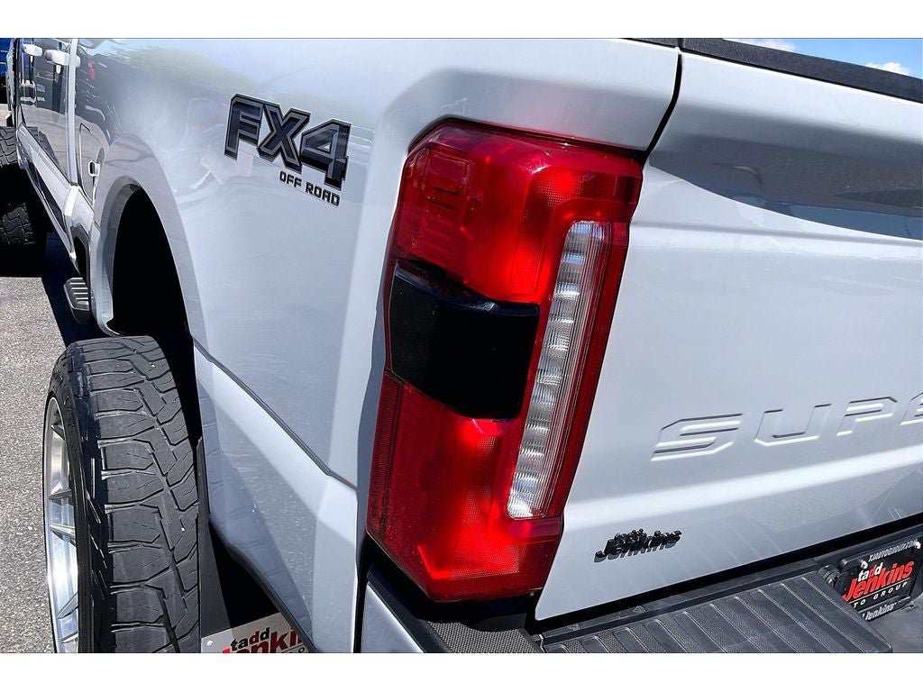 Used 2025 Ford F350 Lariat w/ Lariat Ultimate Package AWD/4WD image 31
