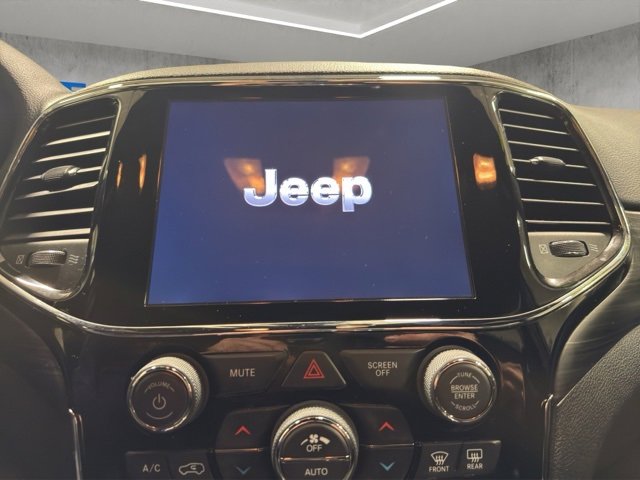 Used 2020 Jeep Grand Cherokee Altitude image 17