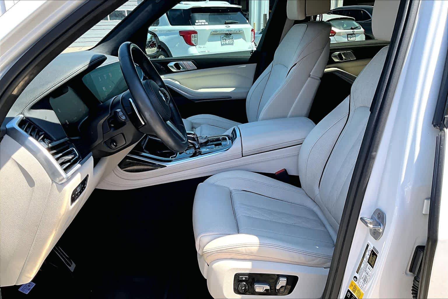 Used 2020 BMW X7 xDrive40i w/ M Sport Package AWD/4WD image 8