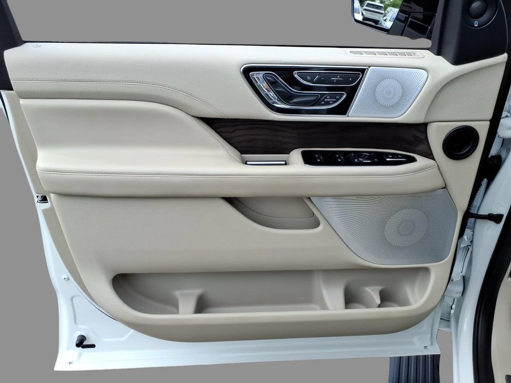 Used 2021 Lincoln Navigator L Reserve w/ Luxury Package AWD/4WD image 16