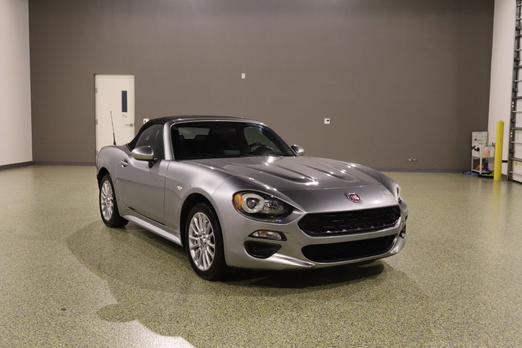 Used 2017 FIAT 124 Spider Classica RWD image 1