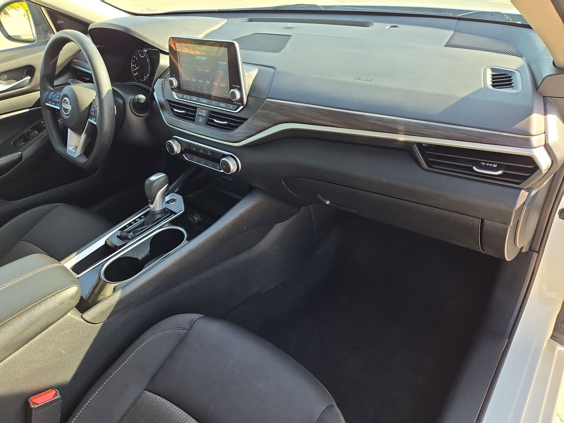 Used 2024 Nissan Altima 2.5 SV FWD image 32
