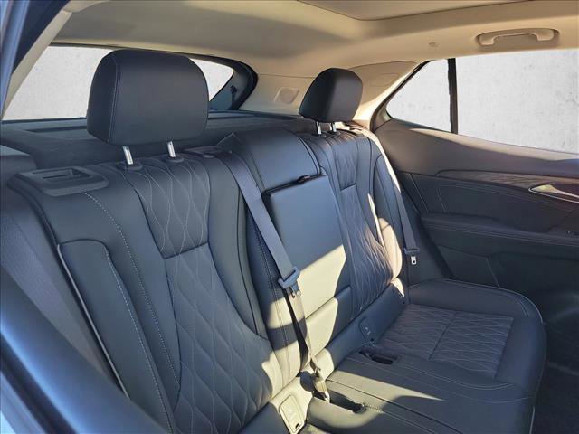 Used 2023 Buick Envision Avenir image 16