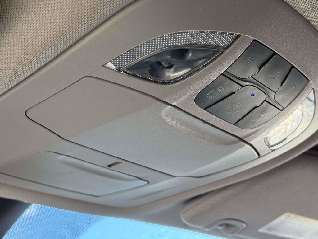 Used 2023 Chrysler Pacifica Touring-L FWD image 26