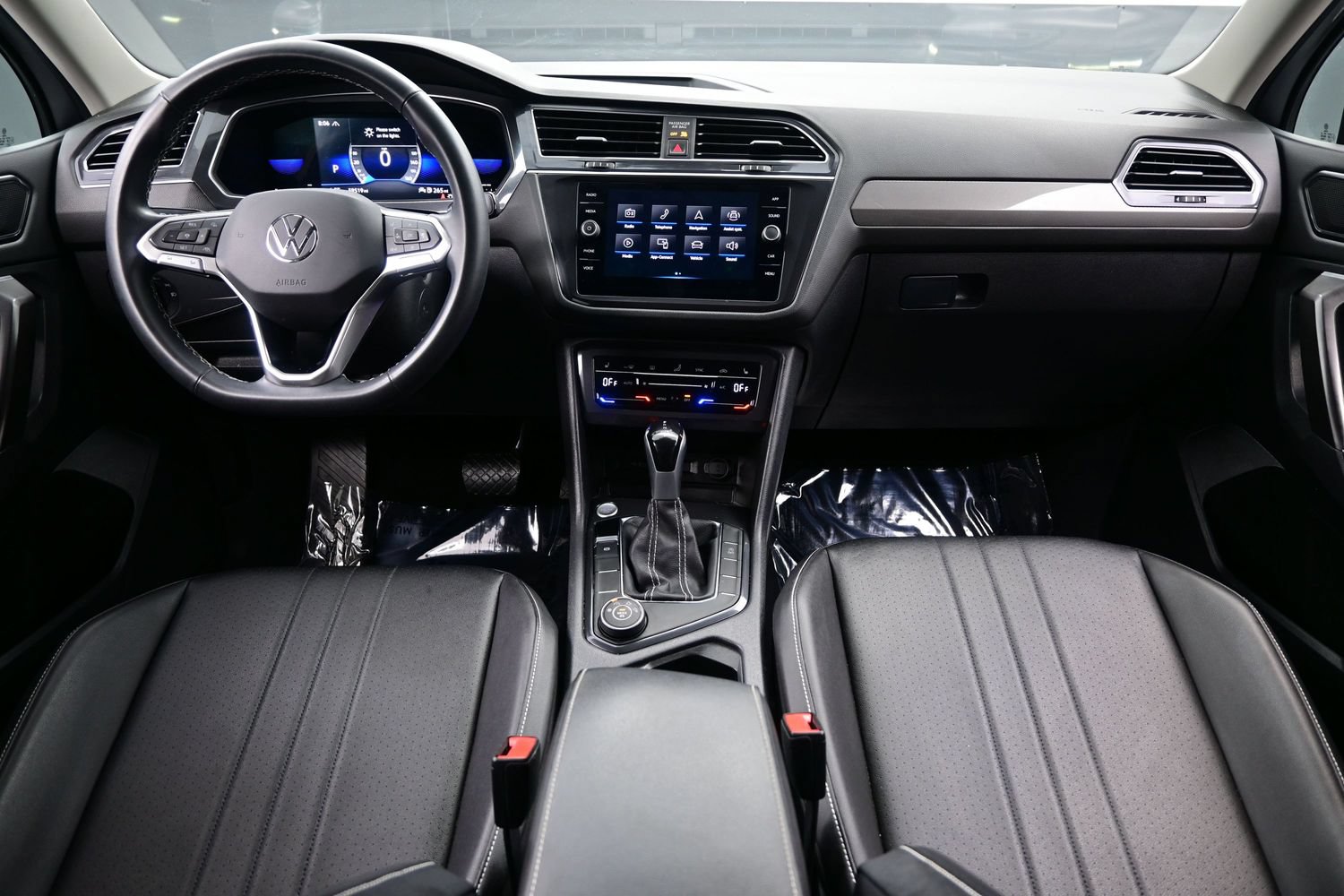Used 2022 Volkswagen Tiguan SE AWD/4WD image 17
