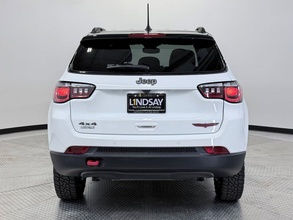 Used 2024 Jeep Compass Trailhawk image 7
