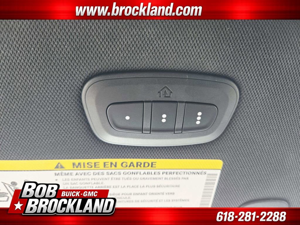 Used 2025 Chrysler Pacifica Limited image 37