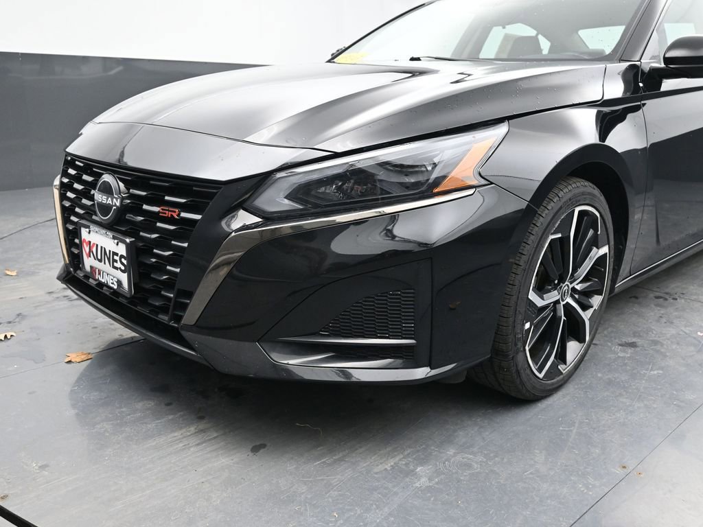 Used 2024 Nissan Altima 2.5 SR FWD image 15
