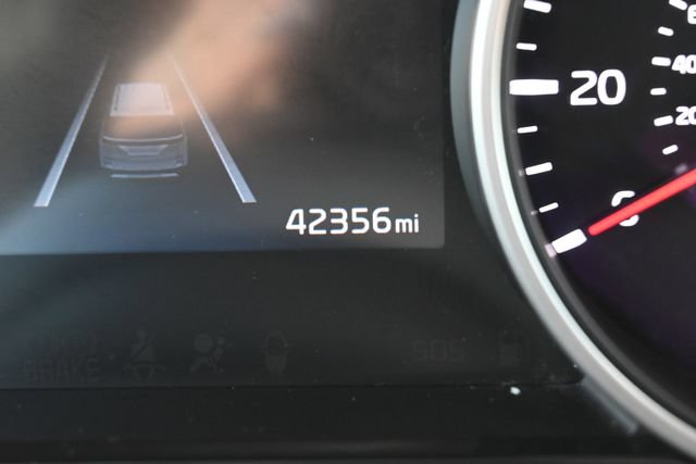 Used 2022 Kia Carnival EX FWD image 48