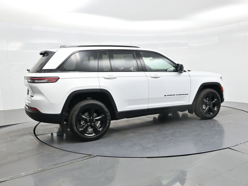 New 2025 Jeep Grand Cherokee Limited w/ Luxury Tech Group II image 7