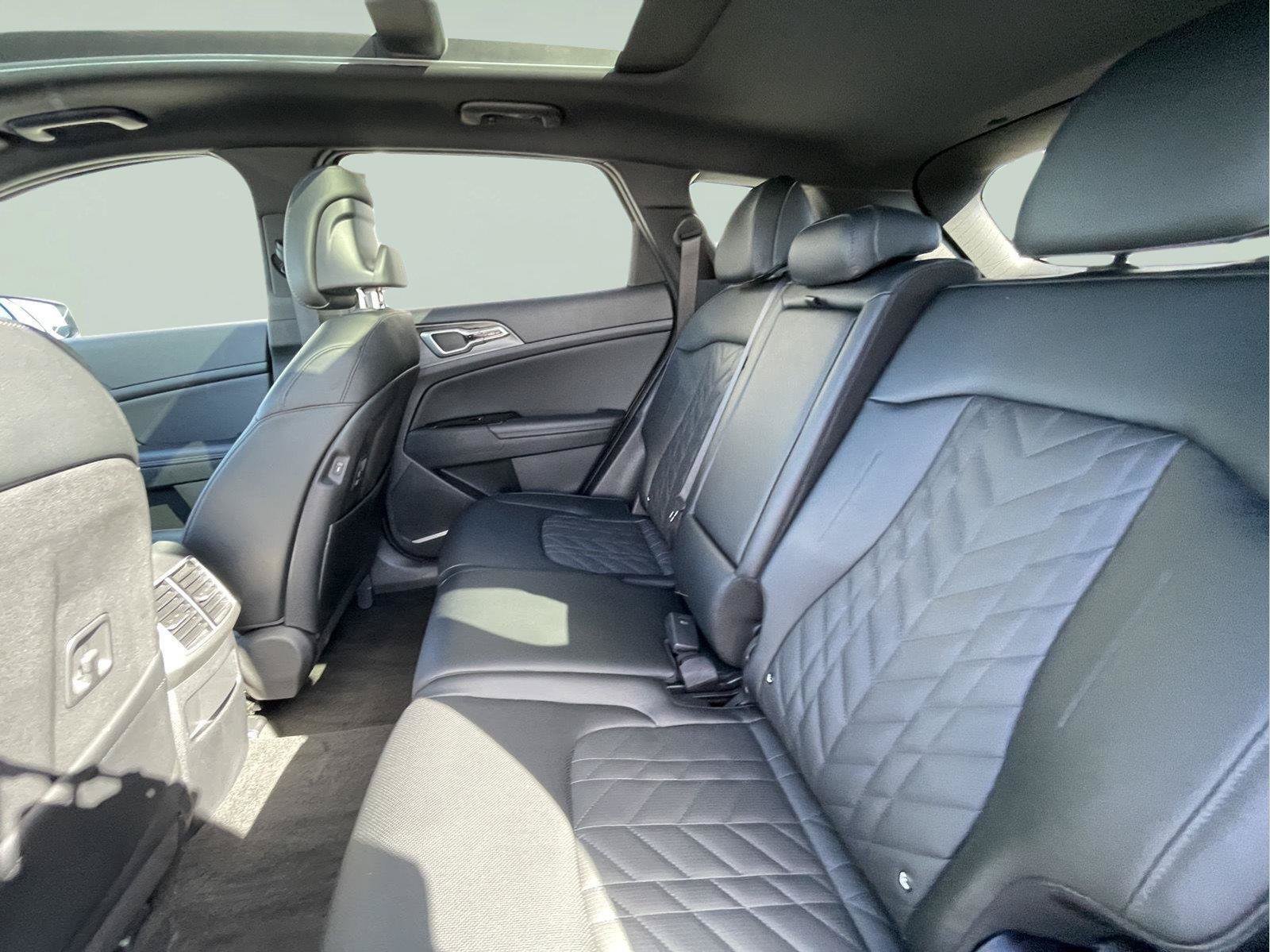 Used 2024 Kia Sportage X-Line w/ X-Line Premium Package AWD/4WD image 16