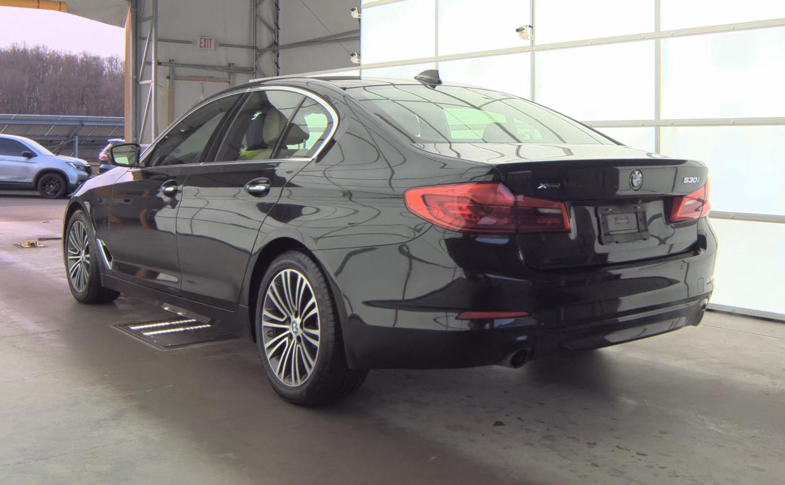 Used 2017 BMW 530i xDrive w/ Premium Package image 4