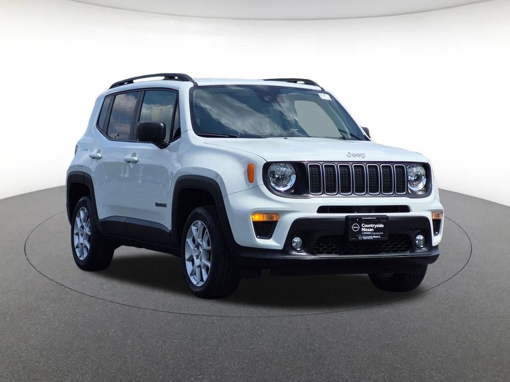 Used 2022 Jeep Renegade Latitude w/ Convenience Group AWD/4WD image 3