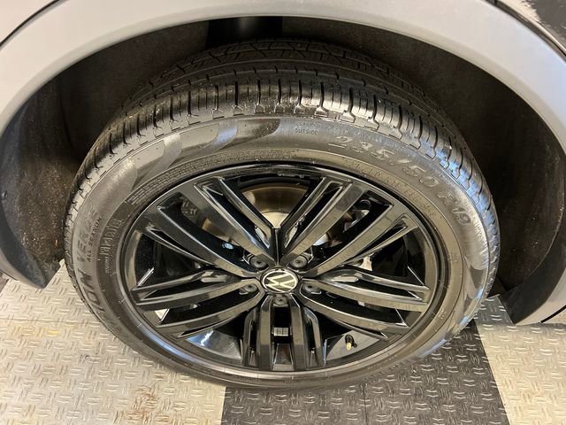 Certified 2022 Volkswagen Tiguan SE R-Line FWD image 14