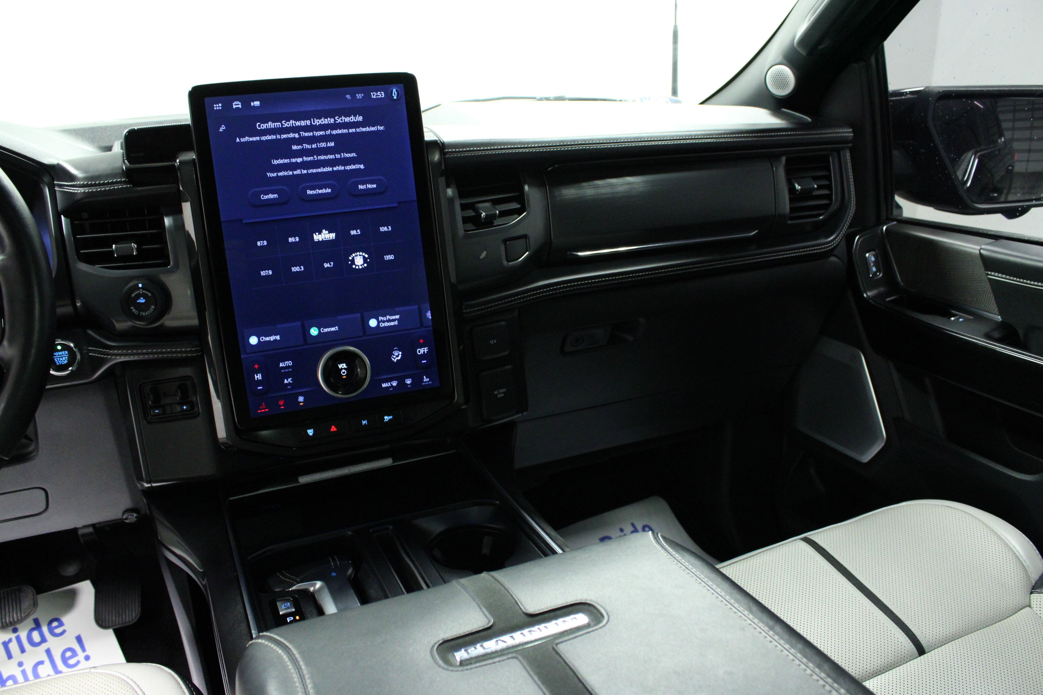 Used 2022 Ford F150 Lightning Platinum image 19