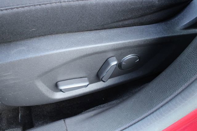 Used 2015 Ford Fusion SE FWD image 13