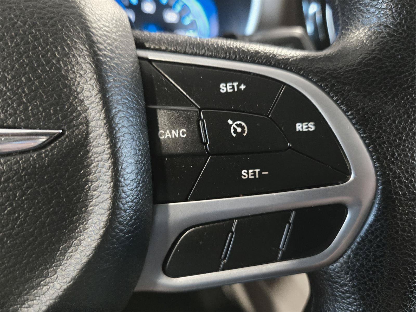 Used 2019 Chrysler Pacifica L FWD image 19