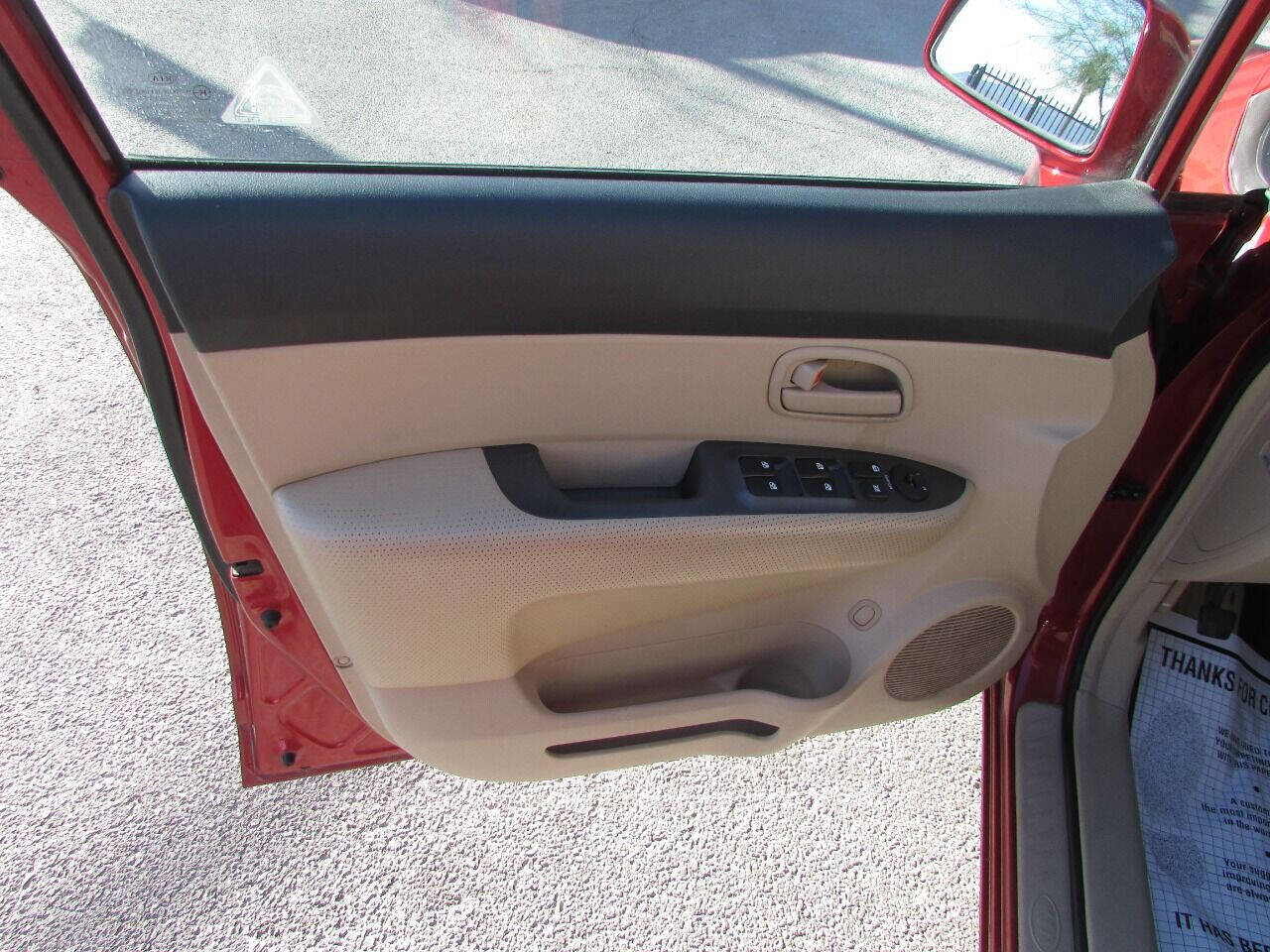 Used 2007 Kia Rondo LX w/ Convenience Pkg image 24