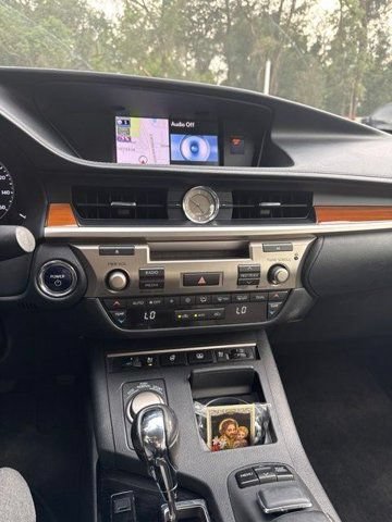 Used 2013 Lexus ES 300h w/ Luxury Pkg FWD image 14