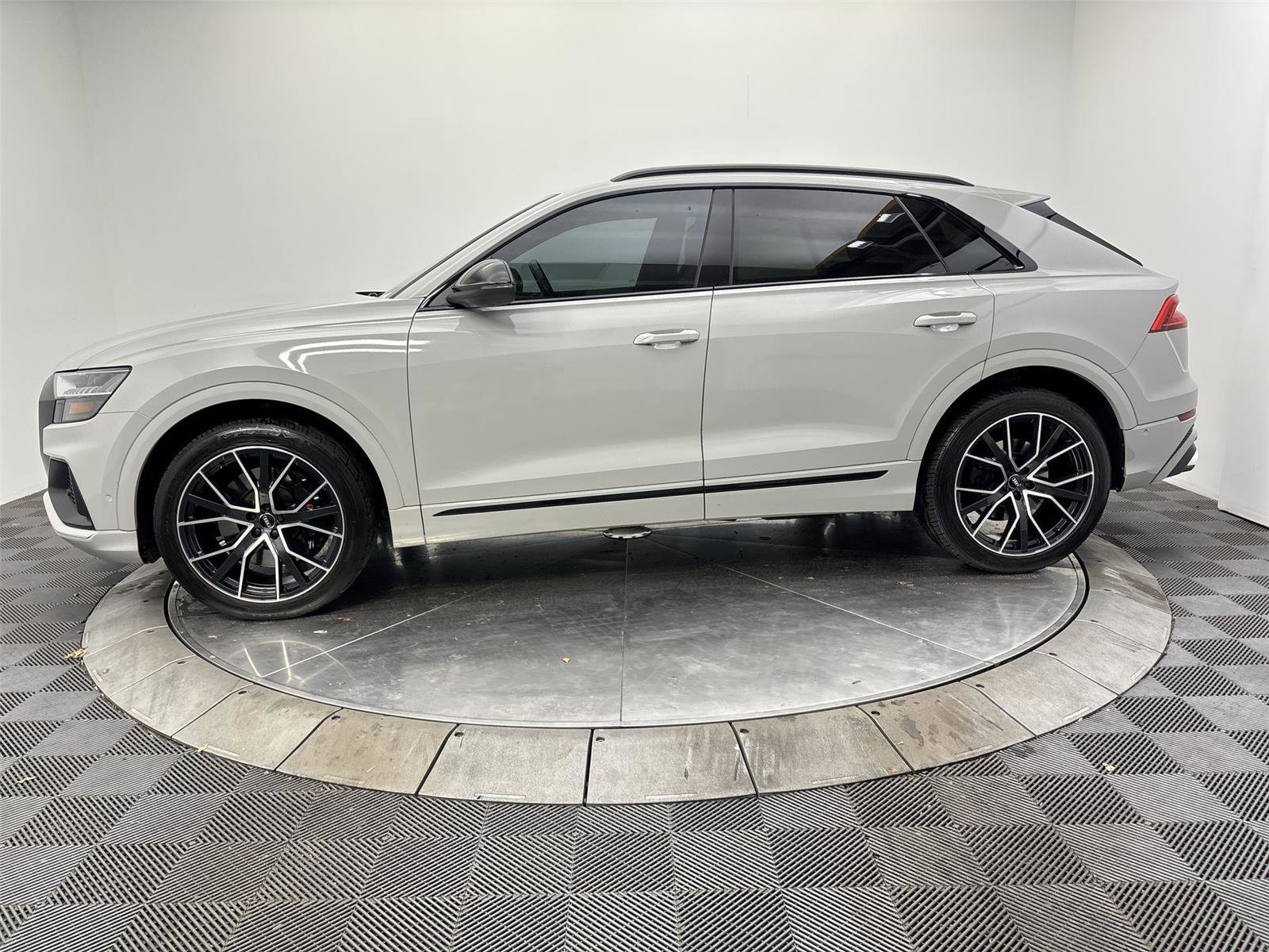 Used 2020 Audi SQ8 Prestige w/ Prestige Package image 16