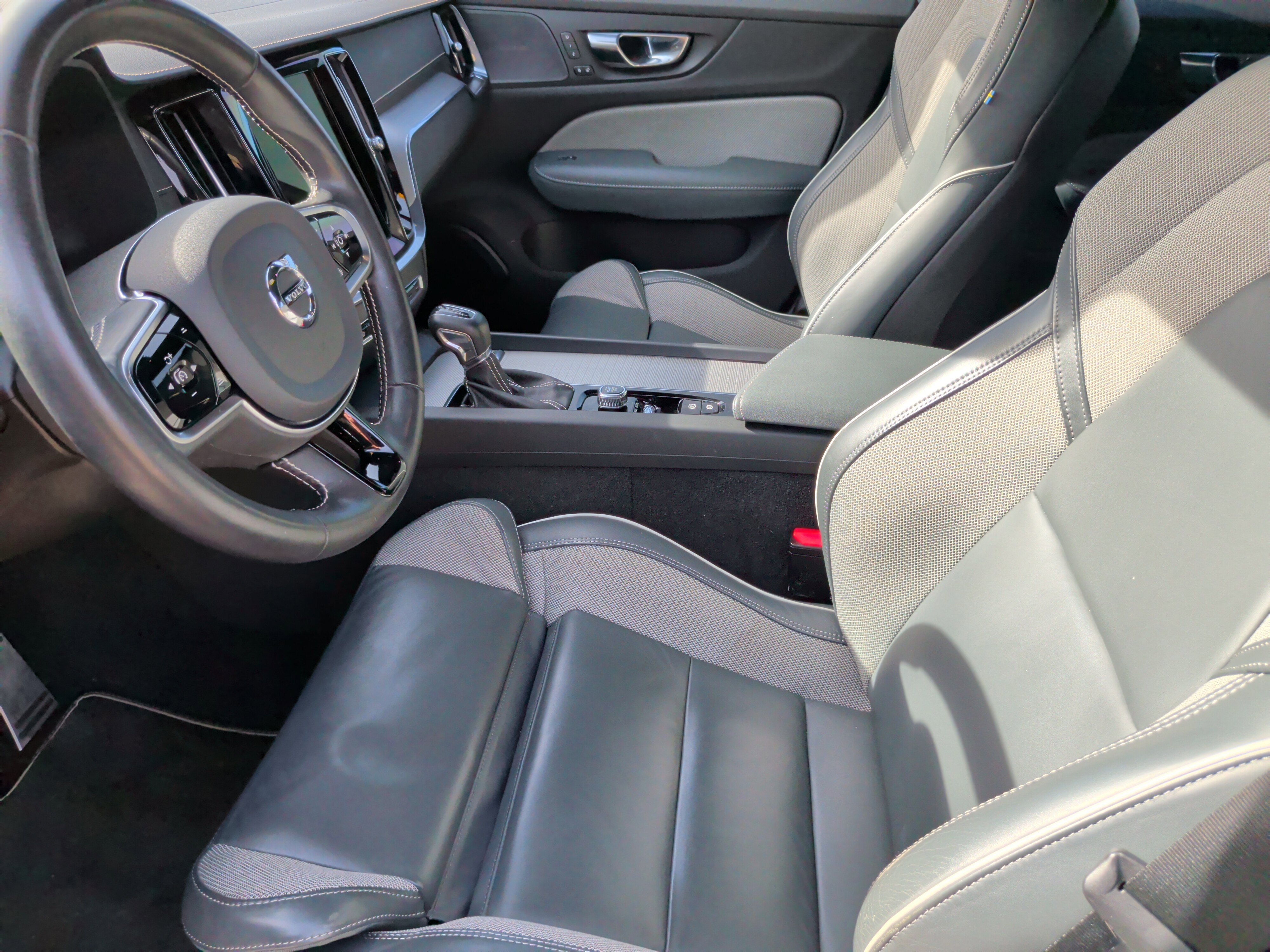 Used 2021 Volvo S60 T5 R-Design image 28