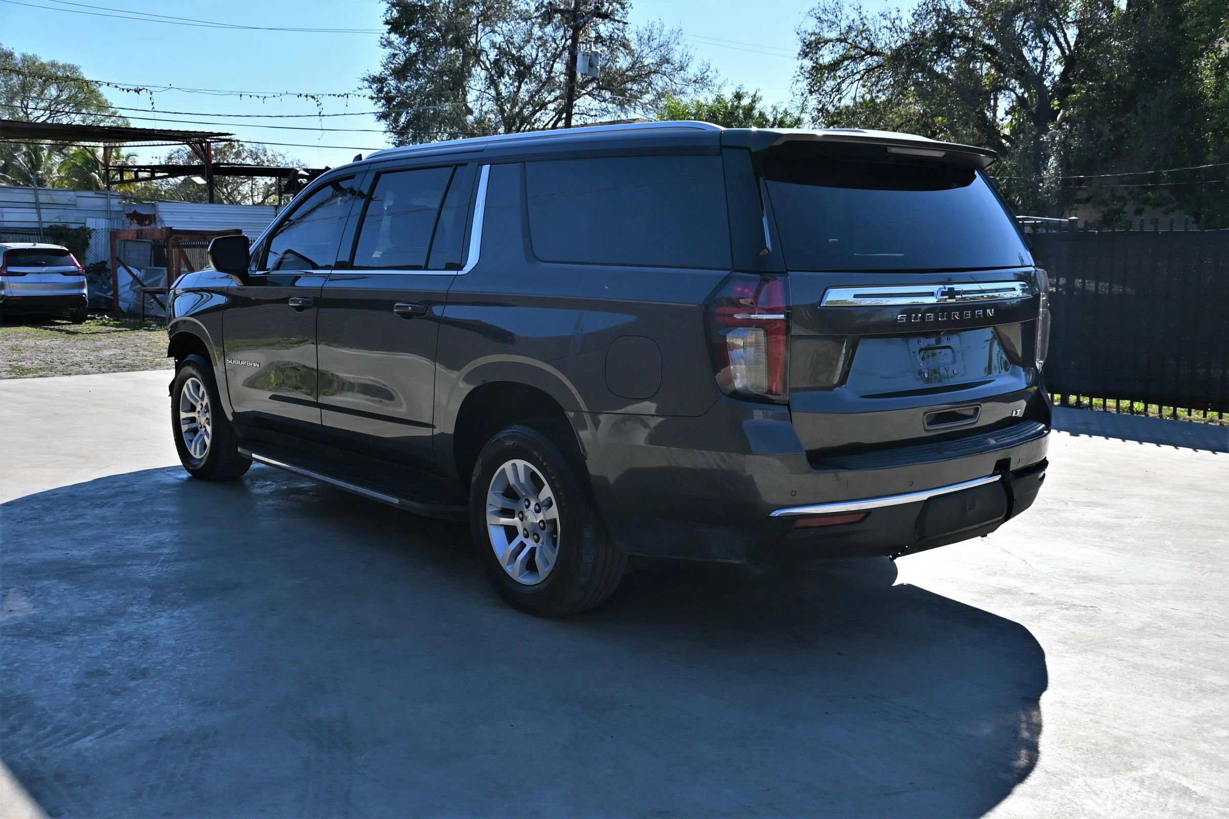 Used 2021 Chevrolet Suburban LT image 5