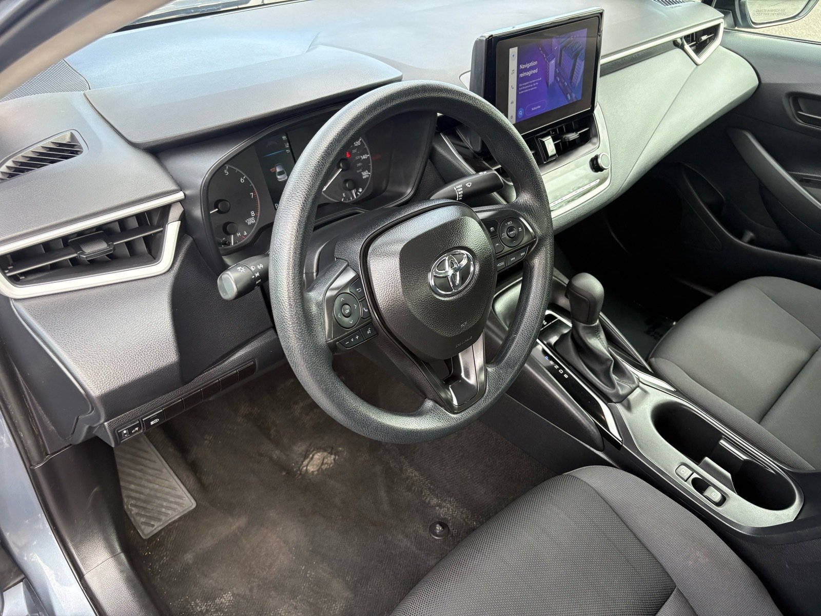 Used 2025 Toyota Corolla LE FWD image 12
