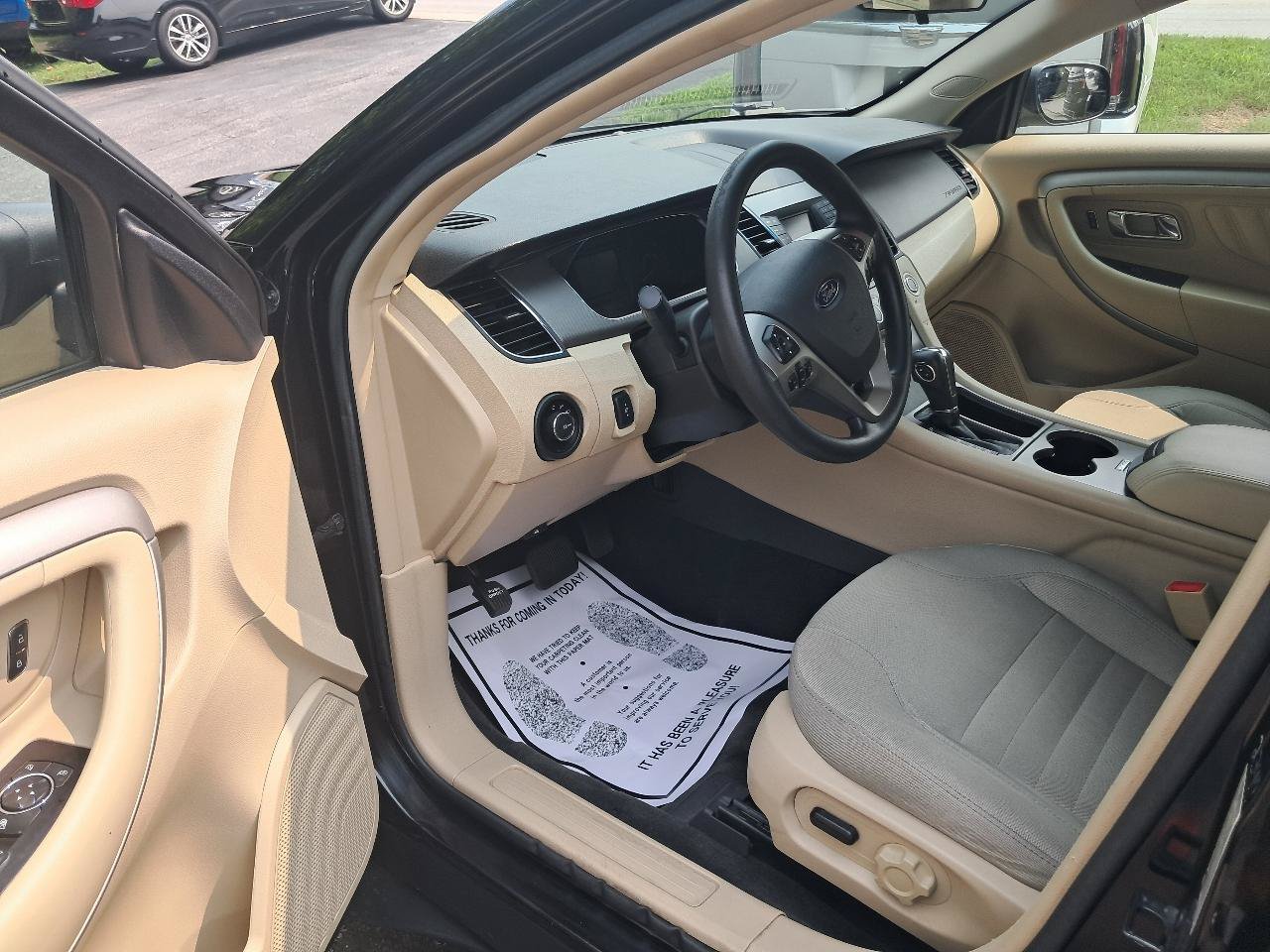 Used 2017 Ford Taurus SE FWD image 18