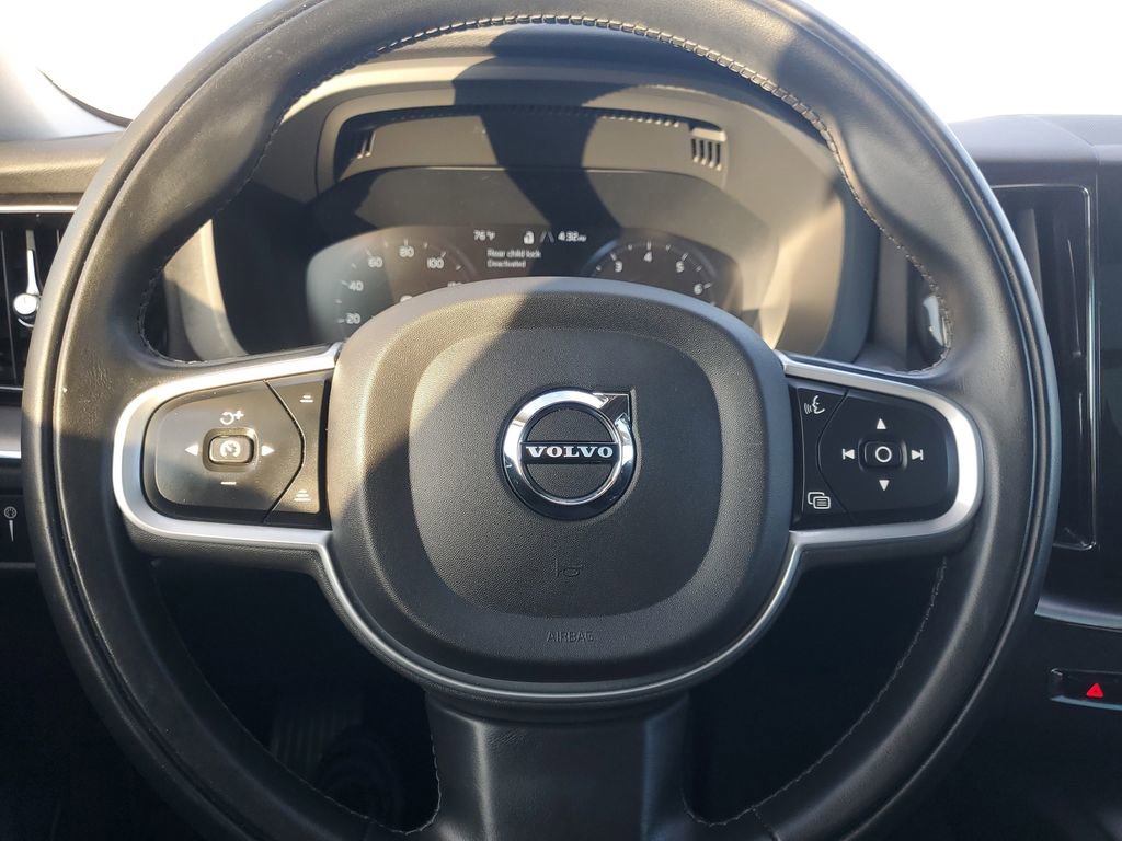 Used 2020 Volvo XC60 T5 Momentum w/ Protection Package Premier image 21