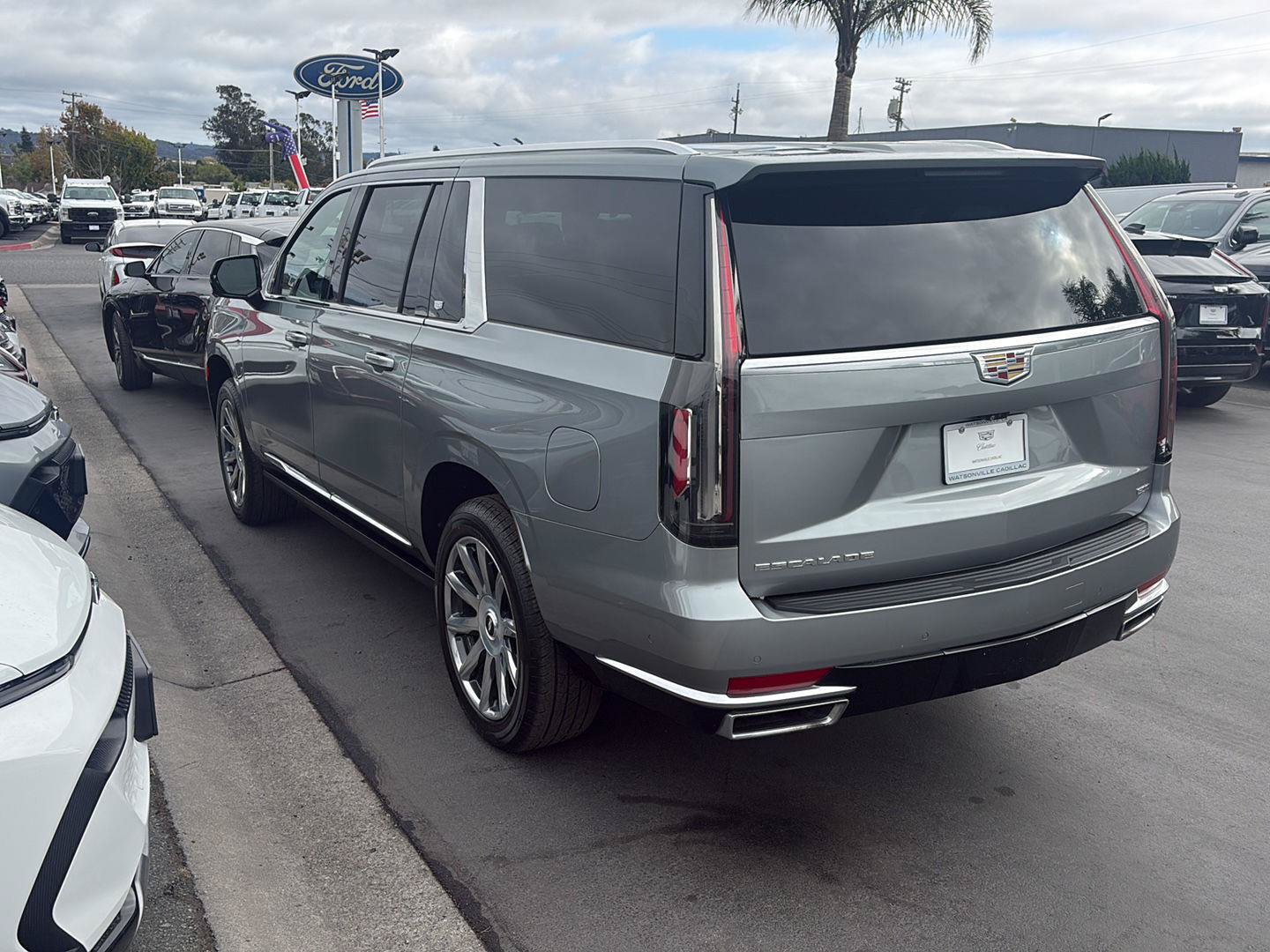 Used 2023 Cadillac Escalade ESV Premium Luxury Platinum AWD/4WD image 6