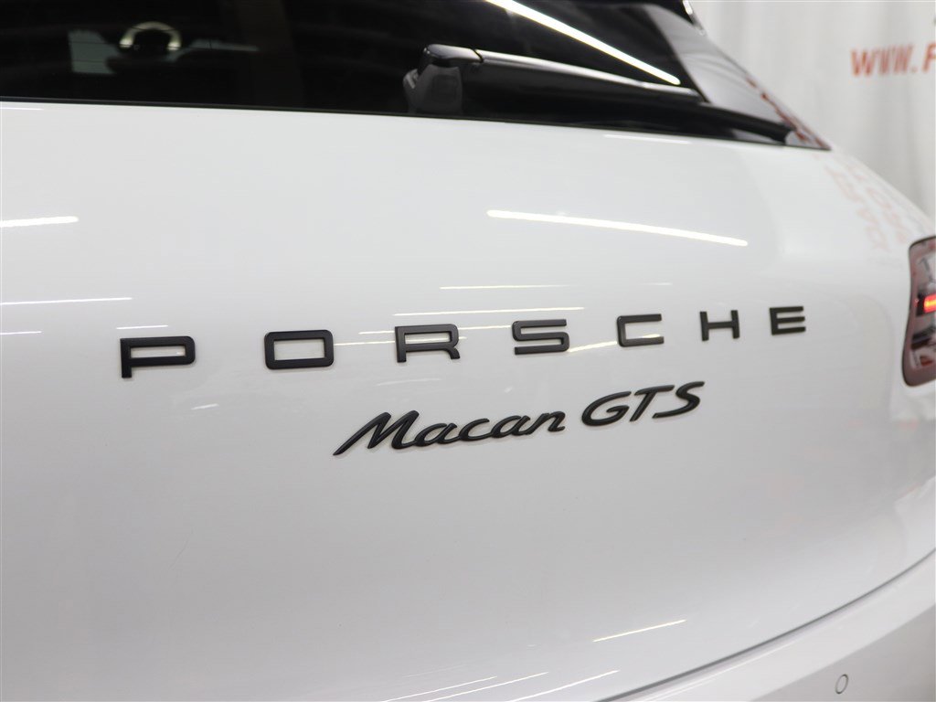 Used 2017 Porsche Macan GTS w/ Premium Package Plus AWD/4WD image 9