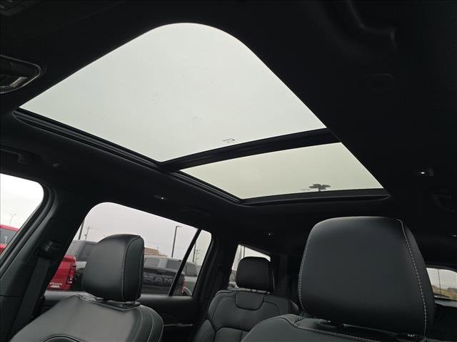 New 2025 Jeep Grand Cherokee L Limited image 10