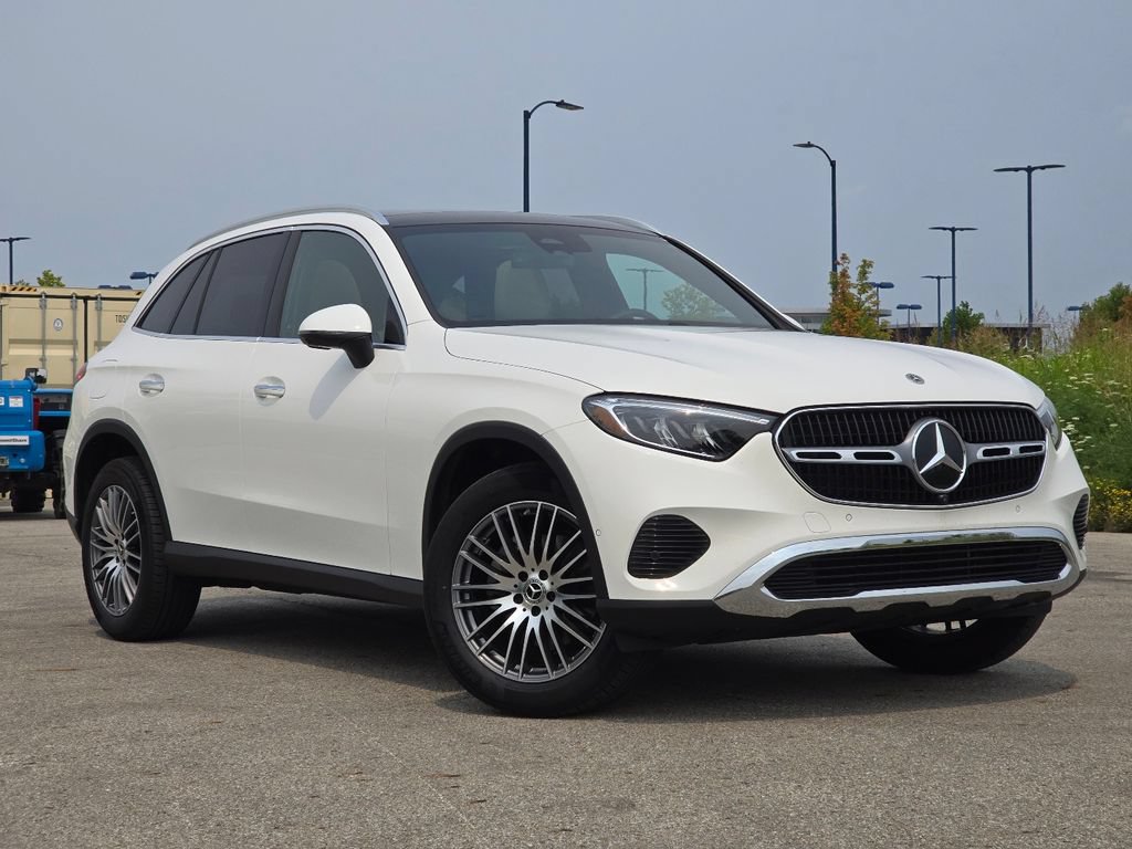 Used 2026 Mercedes-Benz GLC 300 4MATIC image 2