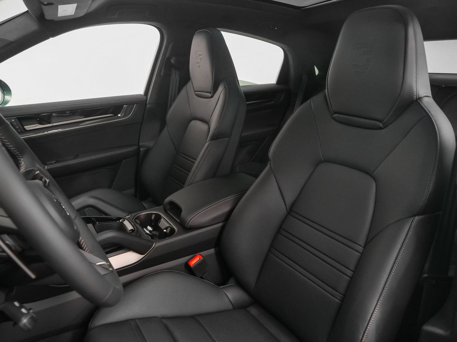 Used 2025 Porsche Cayenne Turbo AWD/4WD image 5