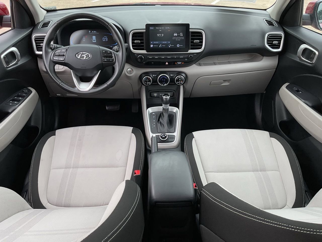 Used 2025 Hyundai Venue SEL FWD image 22