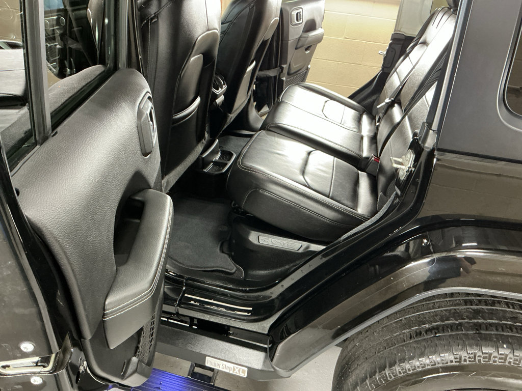 Used 2023 Jeep Wrangler Sahara AWD/4WD image 12