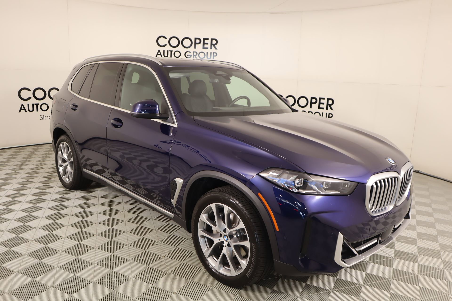 Used 2025 BMW X5 xDrive40i AWD/4WD image 1