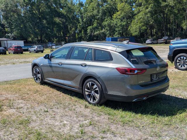 Used 2018 Buick Regal Preferred w/ Sights and Sounds Package AWD/4WD image 3