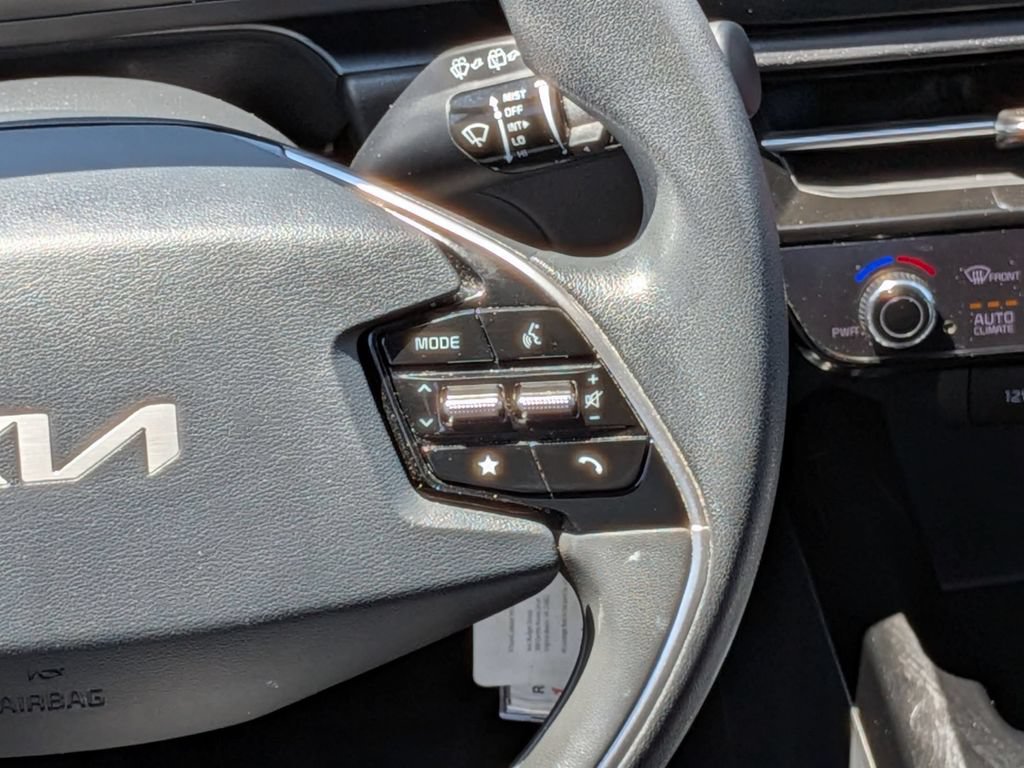 Used 2025 Kia Niro LX FWD image 19